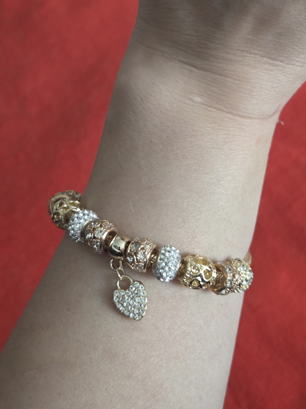 Charm Vintage Bracelet. With stones and Heart. Gold color.  Stainless steel .